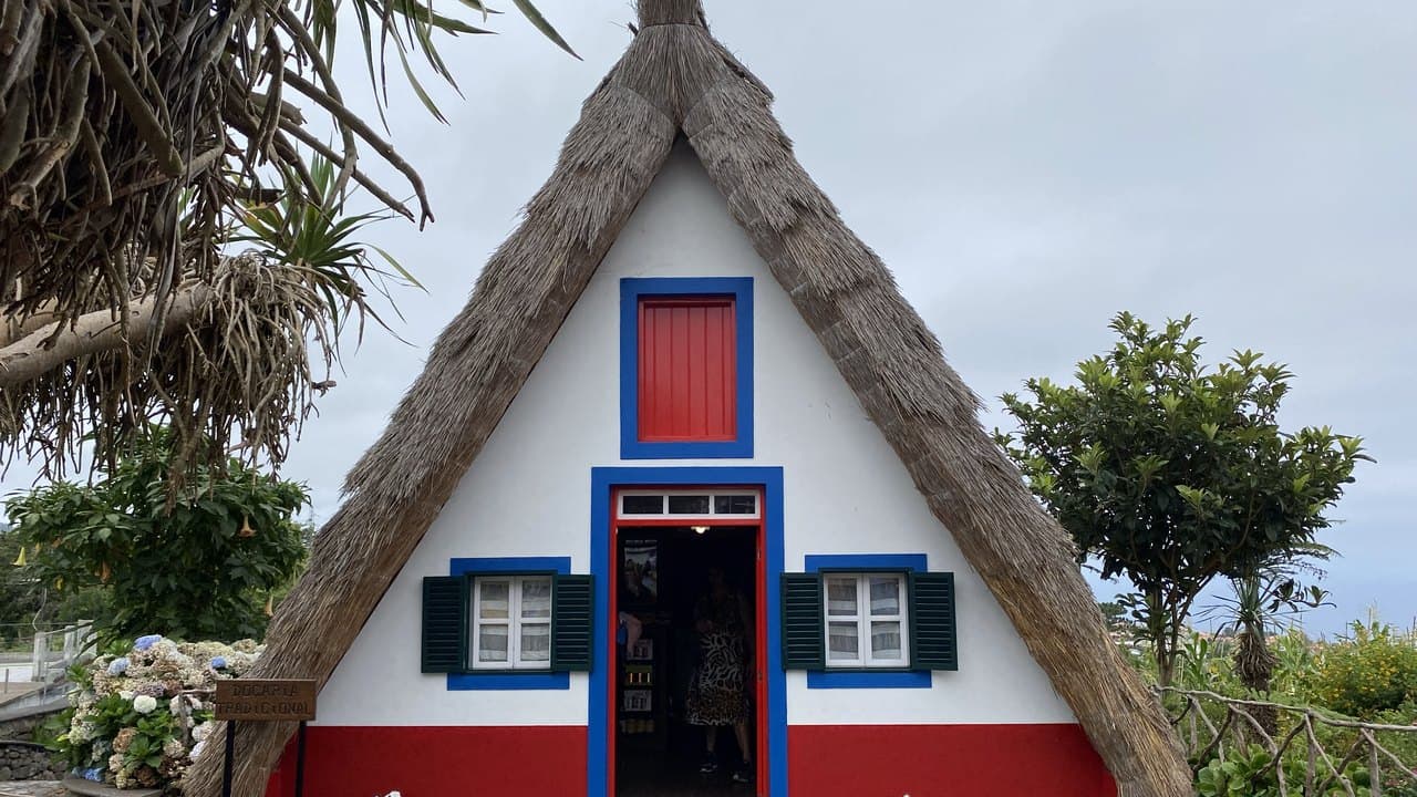 Imagem da notícia: Comprar casa na Calheta custa, em média, 920 mil euros