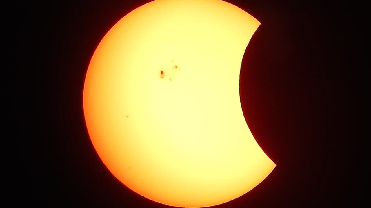 Imagem da notícia: Centro Ciência Viva de Lagos leva observação do eclipse solar à Bravura
