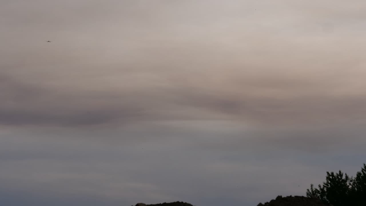 Imagem da notícia: Incêndio junto à vila de Mourão mobiliza cerca de uma centena de operacionais