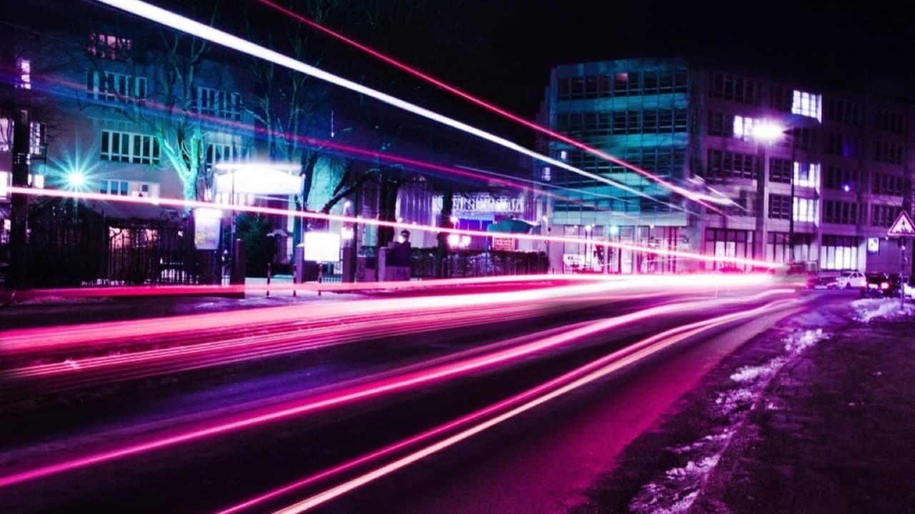 Imagem da notícia: Neon Run iluminou a Praia da Vieira numa noite de cor e música