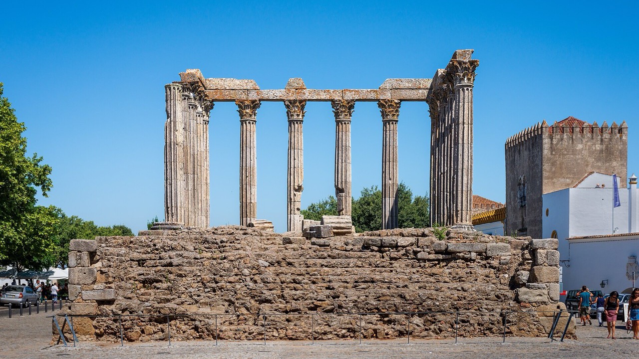Évora