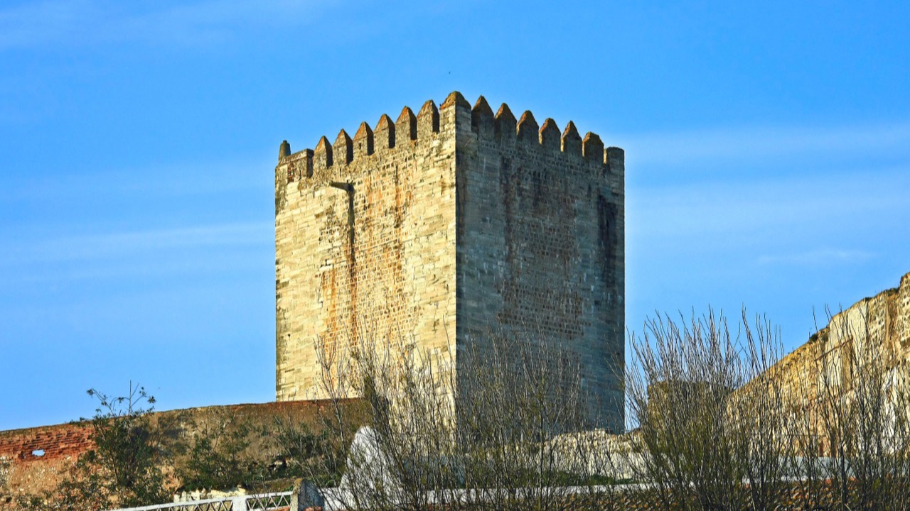 Moura